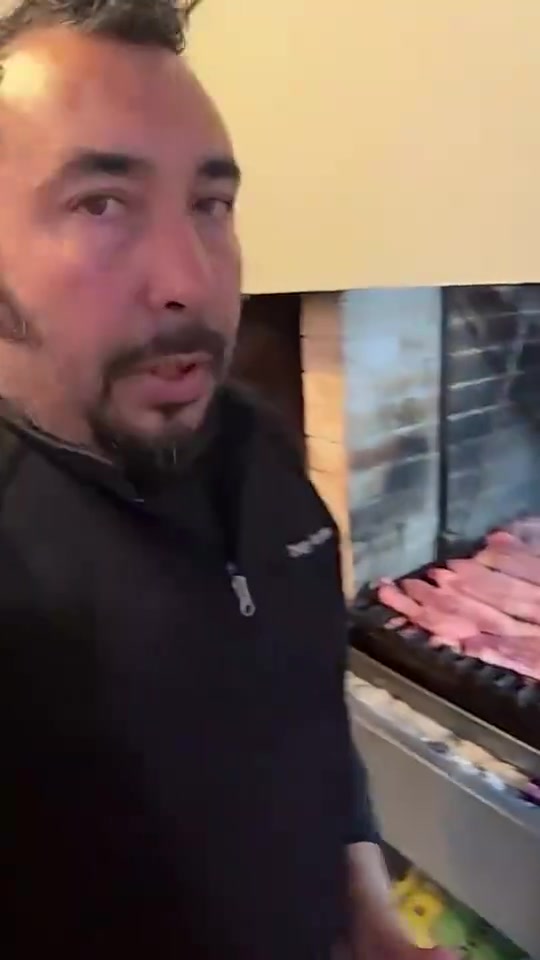 饞哭了大馬丁社媒曬阿根廷隊(duì)的廚房烤肉視頻