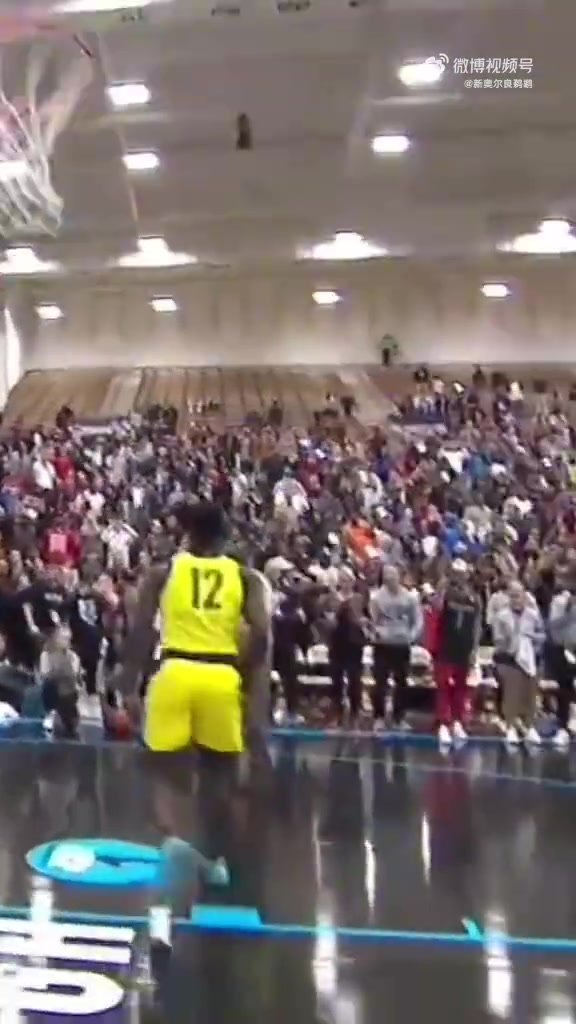 看看錫安高中時期的勁爆扣籃就算是詹姆斯也未必有這么炸吧