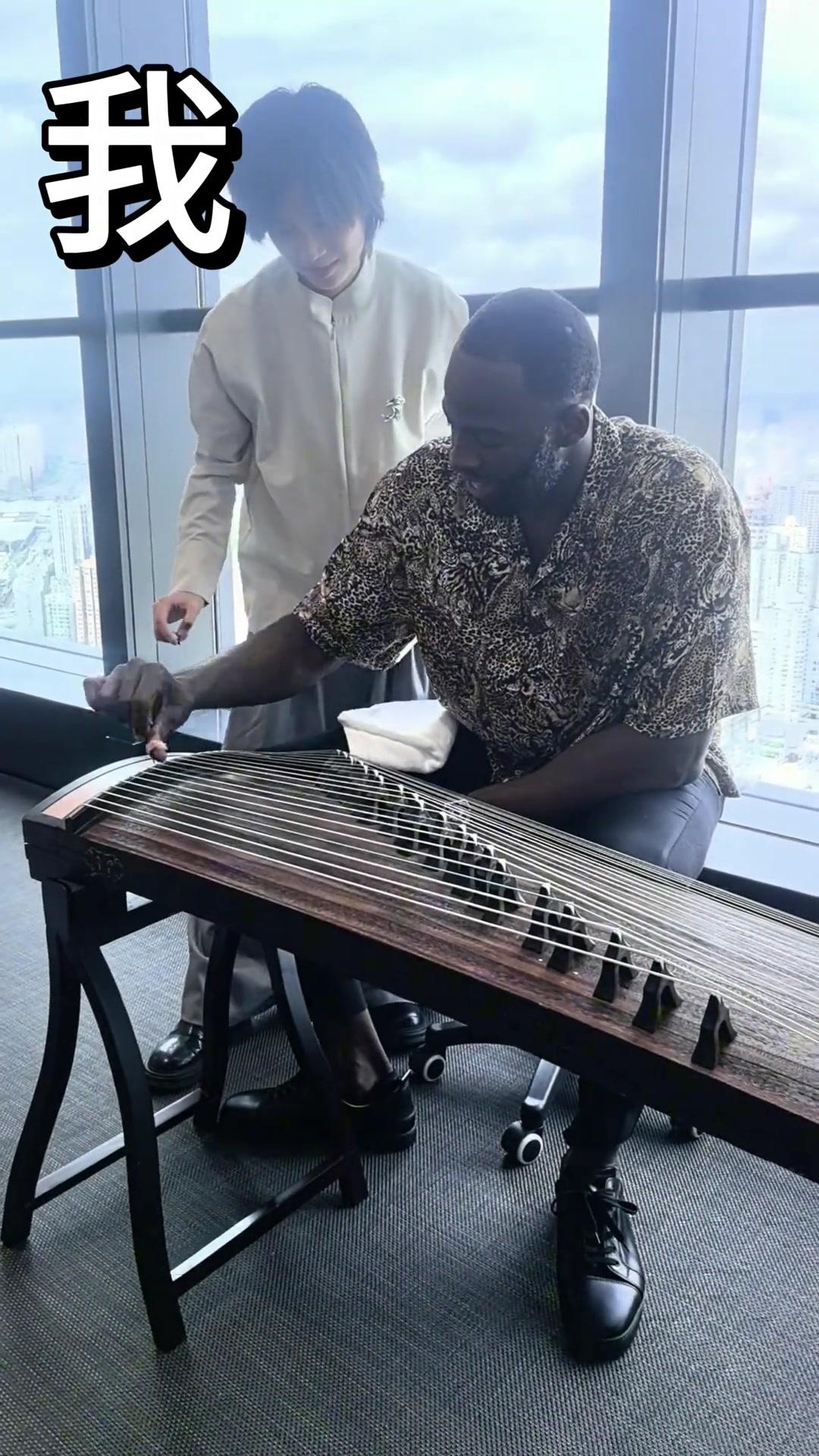 追夢嘗試彈中國古箏 天賦炸裂一學就會啊