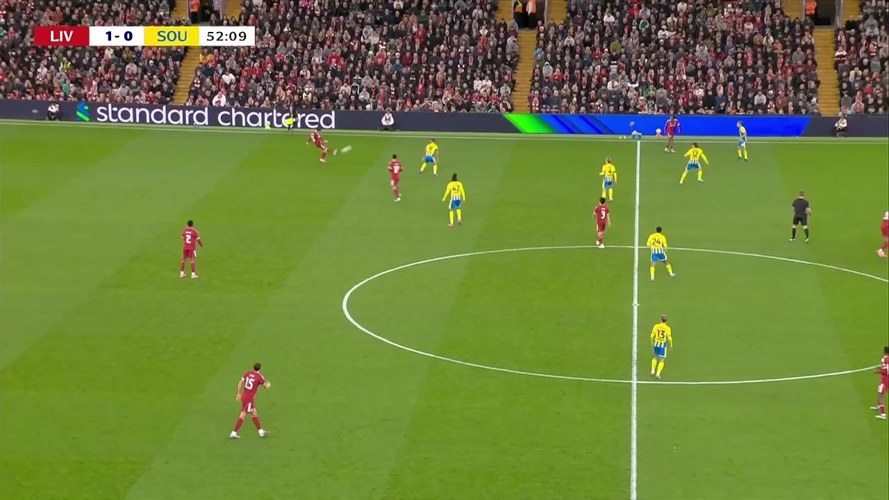 不冷靜?；倏瞬粷M判罰擊打皮球被主裁出示第一張黃牌