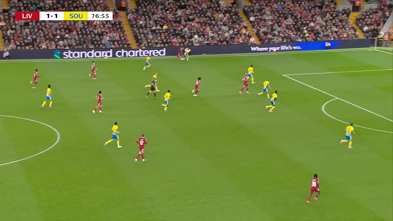 可惜基耶薩邊路精準傳中?；倏祟^球擦柱而出