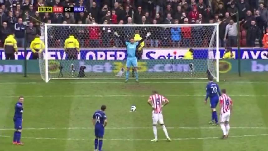 回憶殺范佩西結(jié)束進球荒與弗爵爺擁抱慶祝