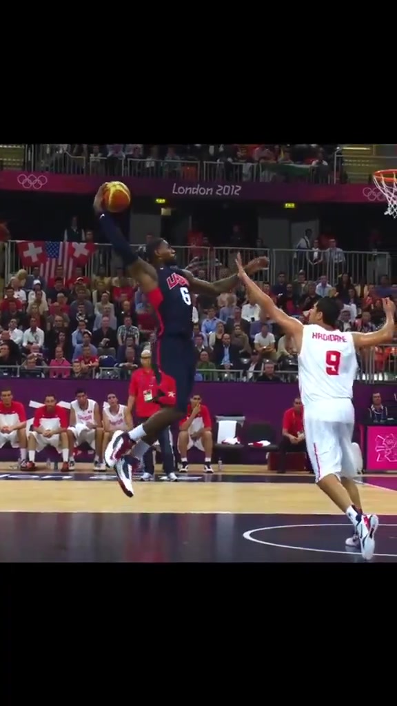 夢(mèng)之隊(duì)的詹姆斯把扣籃玩成了藝術(shù)