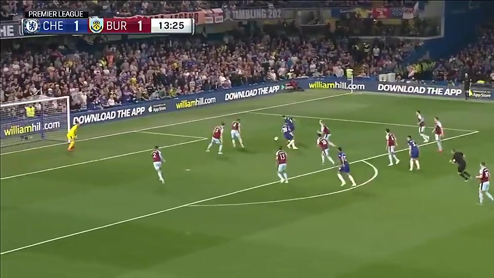 悶死了伊瓜因被女球迷拉懷里慶祝