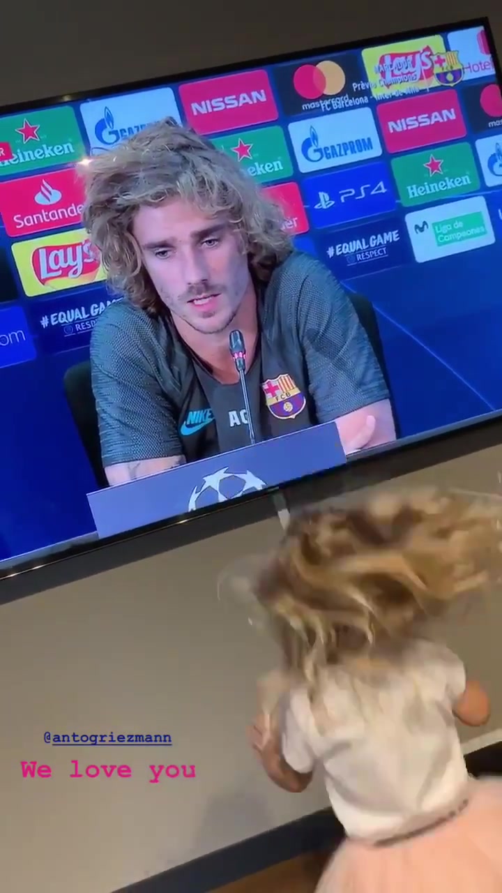 咋還鬼畜了呢名場(chǎng)面格里茲曼女兒看到爸爸上電視