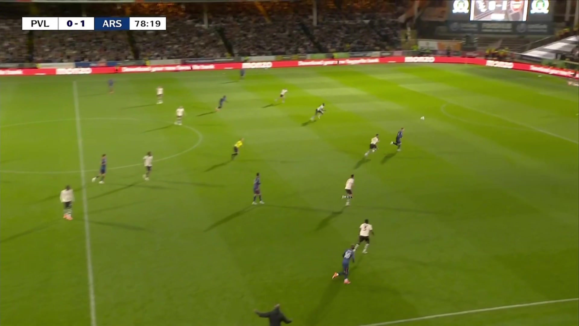 傳的很好了啊道曼一腳出球穿透防線約克雷斯單刀射門(mén)被封堵