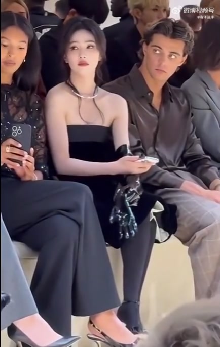 跨界同框科比大女兒變美啦一旁的白鹿也真是白到發(fā)光