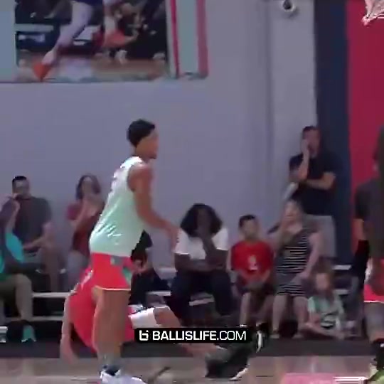 切特當(dāng)年全網(wǎng)爆火的原因在訓(xùn)練營秀操作戲耍庫里還送大帽