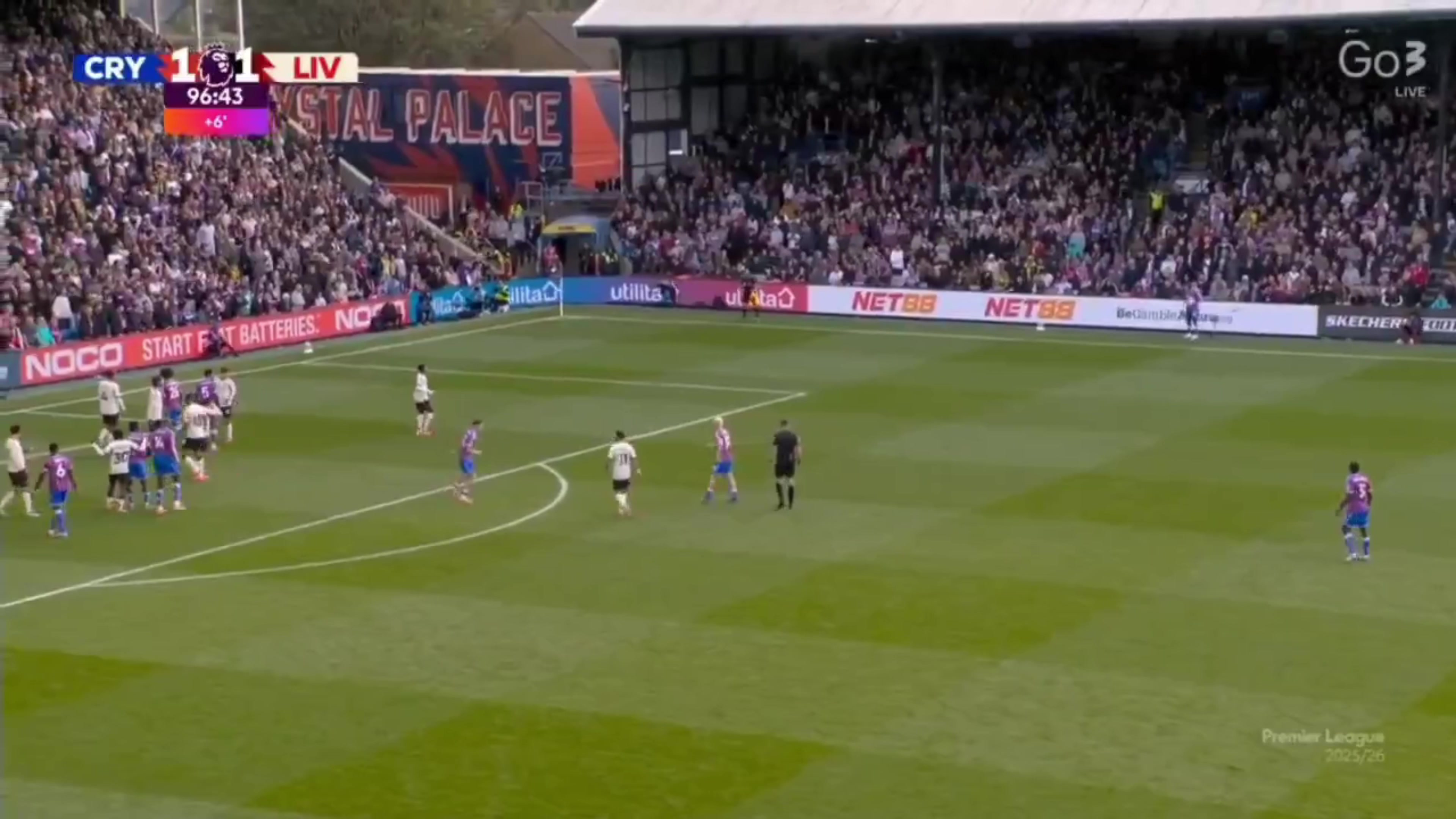 斯洛特在說弗林蓬盯防恩凱提亞不緊疑似想沖出去反擊隨后遭絕殺