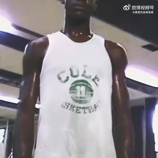 珍貴錄像帶高中時(shí)期的奧尼爾對(duì)籃框的摧殘真的太狠了