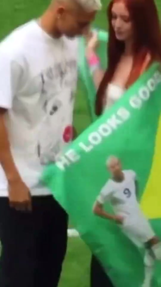 老婆顏值巔峰這一吻讓理查利森愛上了現在的老婆