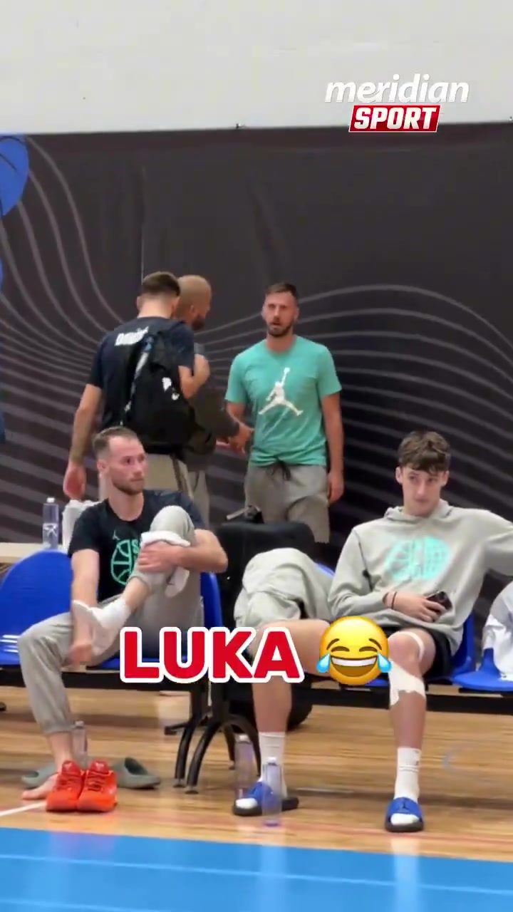 真會玩啊東契奇直接將教練的褲子給扒下來了