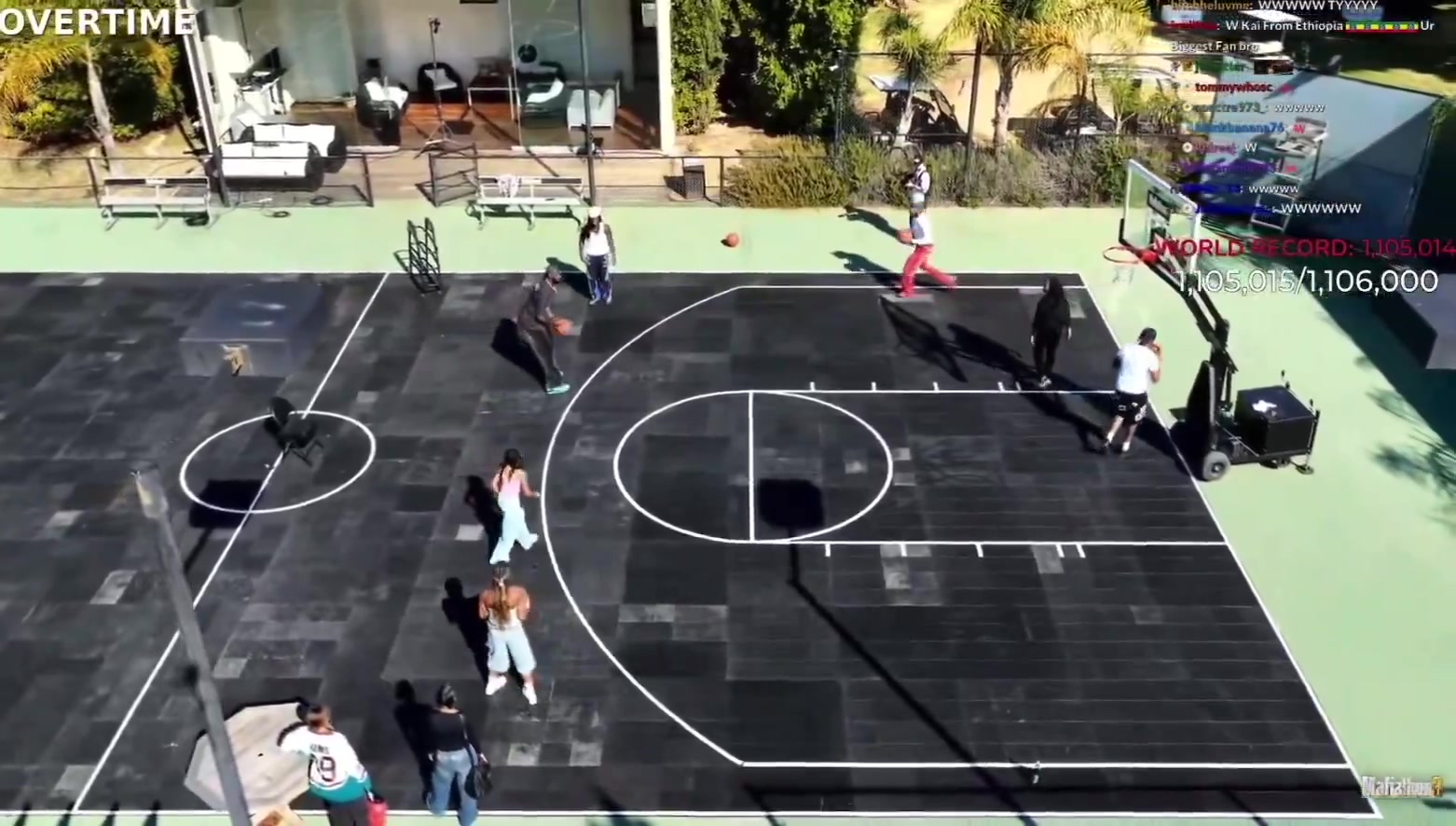 尷尬詹姆斯直播中讓旁人倒數(shù)321結果連續(xù)三個三分不中