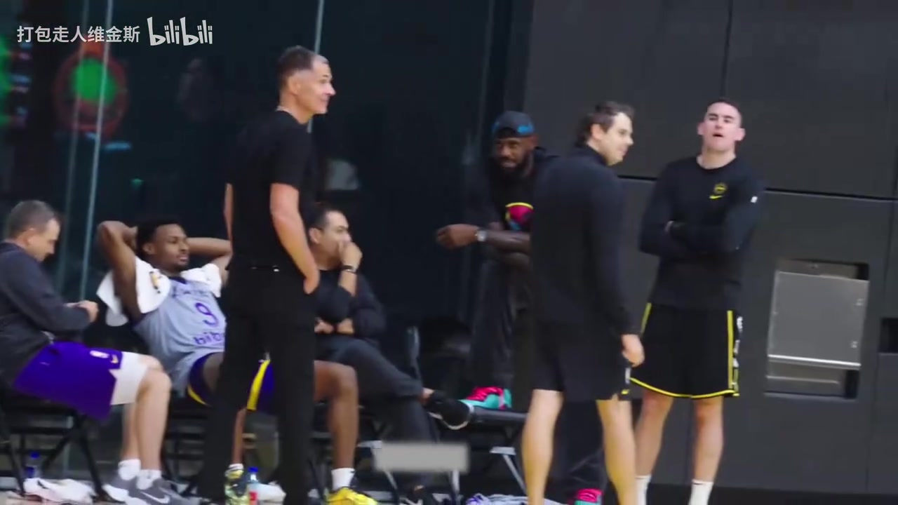 長視頻大換血后湖人新賽季首次合練艾頓小里成焦點