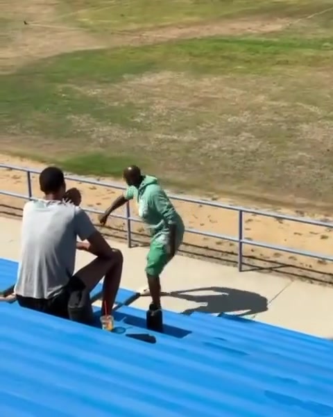 下賽季繼續(xù)進化嗎文班亞馬曬休賽期接受狼王加內特的指導