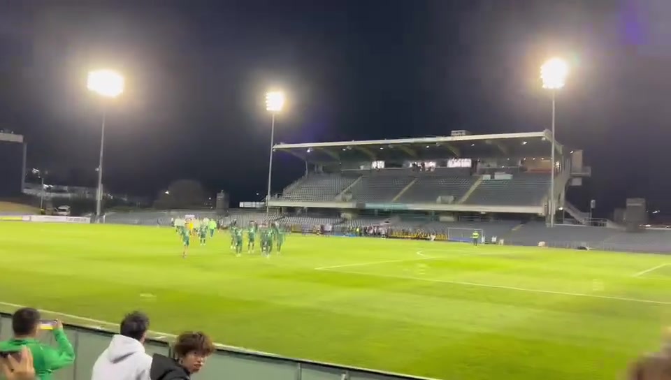 叫塞蒂恩過(guò)來(lái)國(guó)安球員賽后謝場(chǎng)面對(duì)遠(yuǎn)征球迷被瘋狂罵