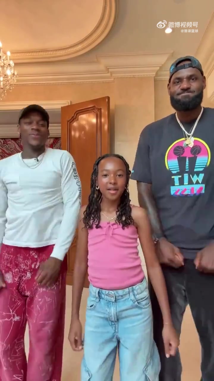 因臀部緊張缺席湖人首場季前賽詹姆斯前幾天還在扭屁股秀舞技啊