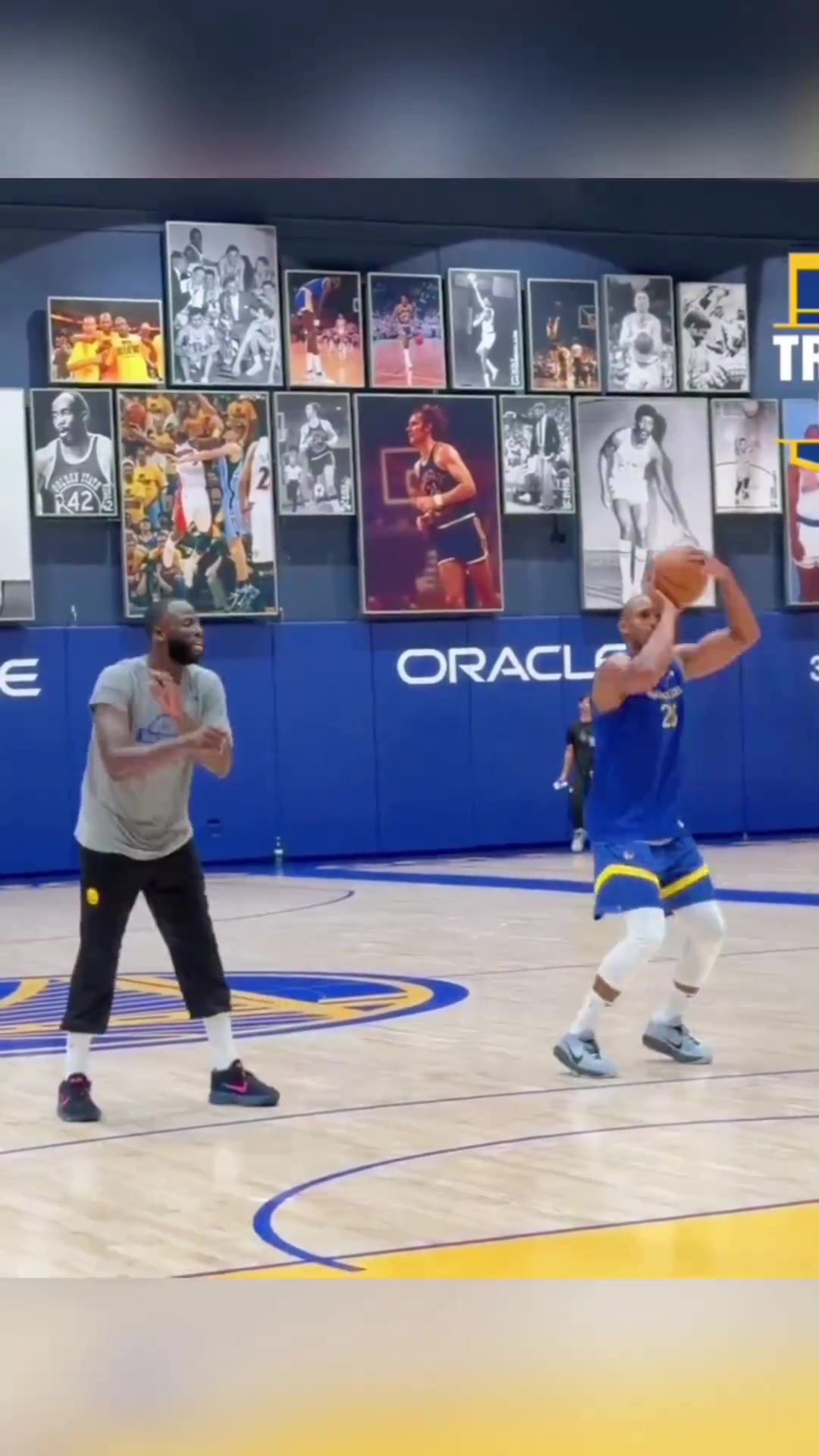 兩人都是撅腚投籃看到霍福德與追夢(mèng)一起訓(xùn)練感覺還是有點(diǎn)不太真實(shí)