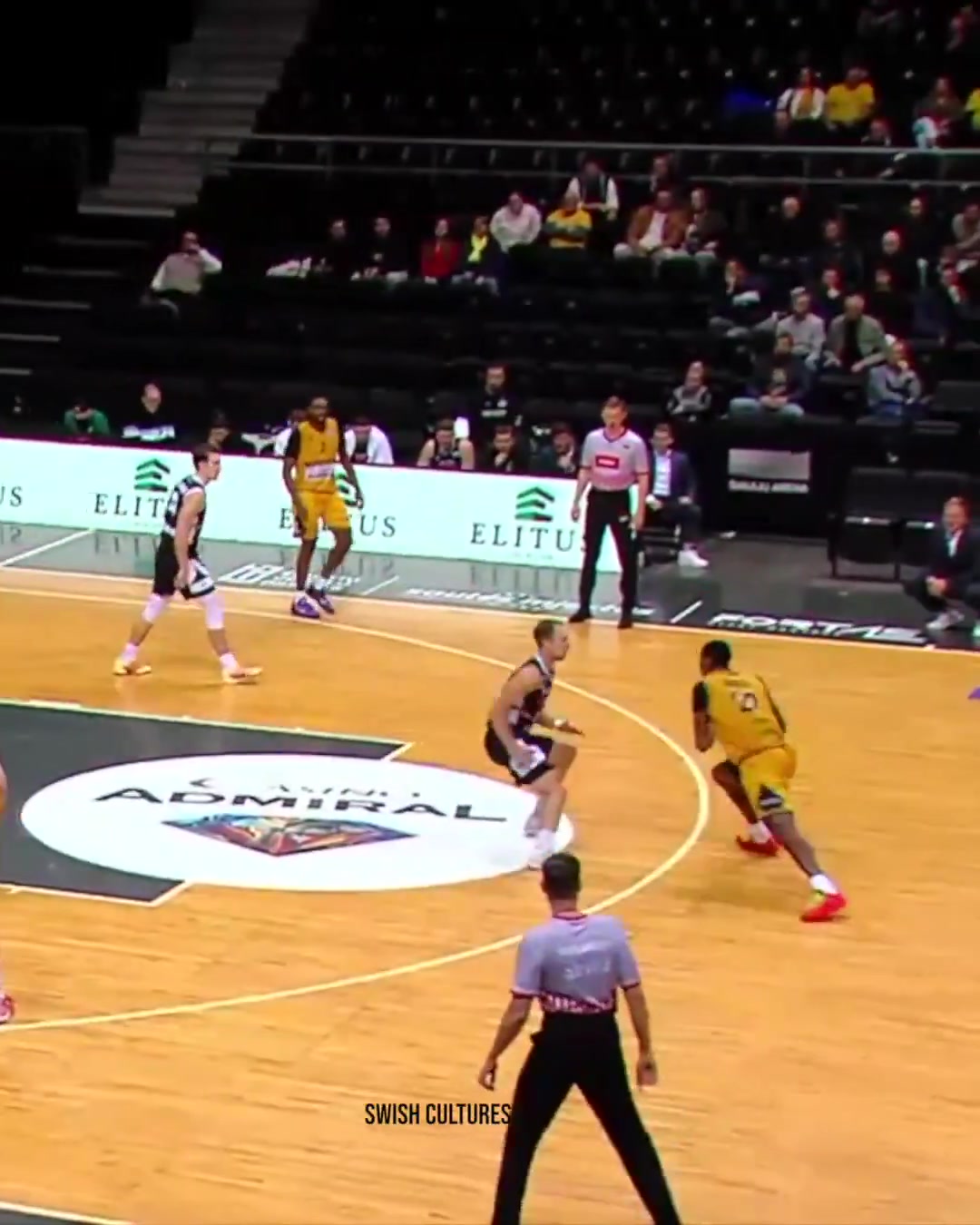 終于追上了年輕的自己湖人舊將雷迪什在立陶宛聯賽打巨星球啊