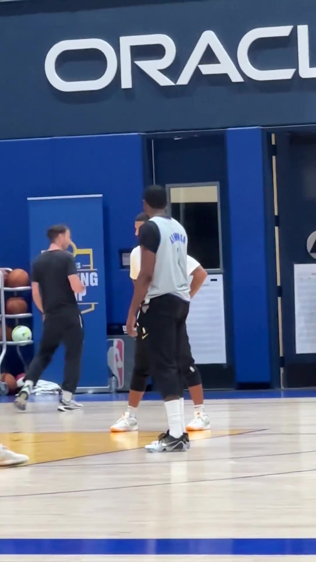 新的開始庫明加新賽季將改穿1號(hào)球衣