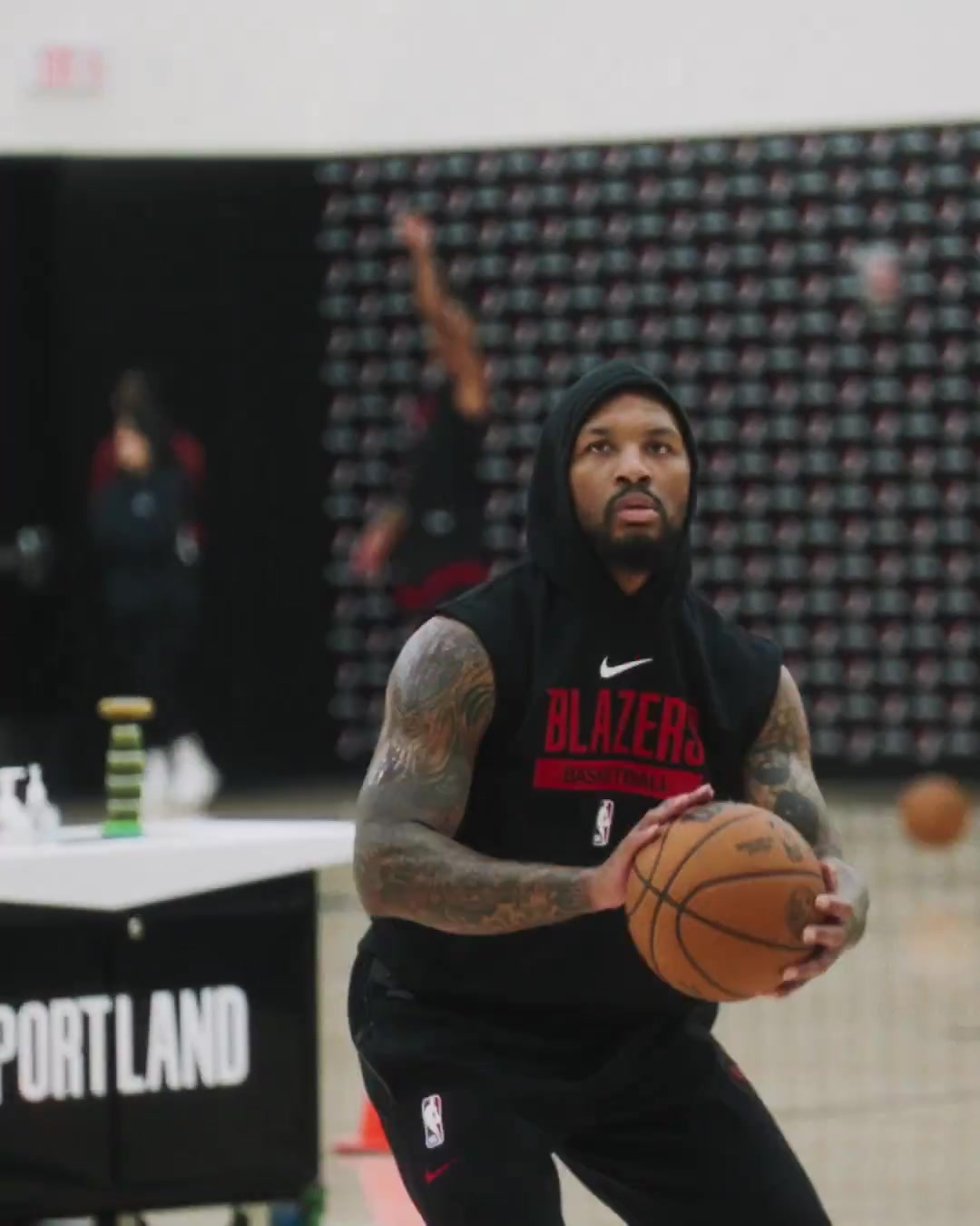 受了傷還是這么準(zhǔn)利拉德三分訓(xùn)練彈無虛發(fā)