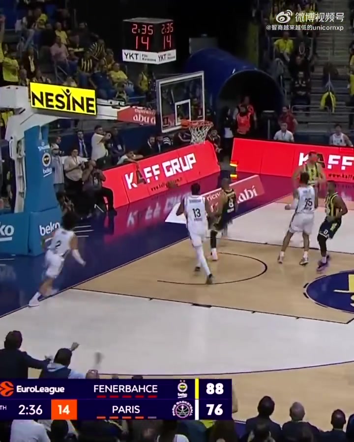 當(dāng)年湖人反籃小王子才24歲的霍頓-塔克在歐洲簡(jiǎn)直降維打擊啊