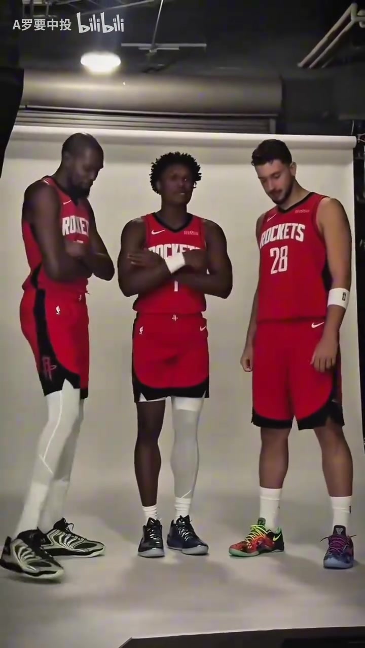 新賽季各隊(duì)三人組對比獨(dú)行俠的三狀元確實(shí)有點(diǎn)超模啊