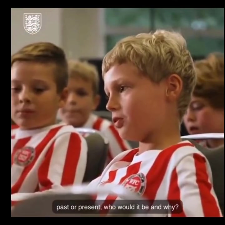 左腳將薩卡此前我想跟梅西一起踢球他是個(gè)無私的團(tuán)隊(duì)球員