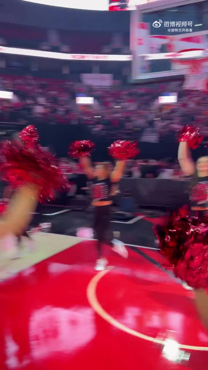 人氣真的可以楊瀚森球迷日出場(chǎng)受到大伙兒熱烈歡迎