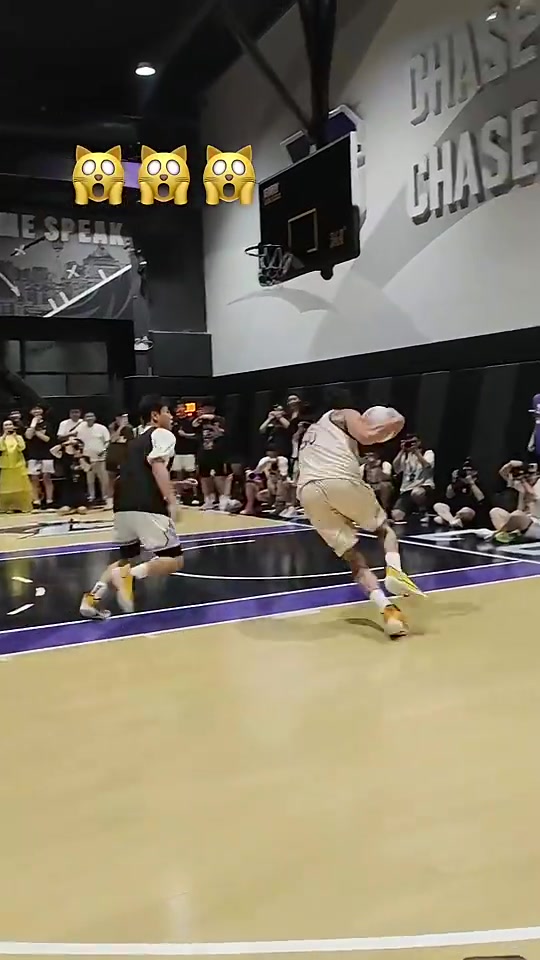 當(dāng)年阿隆-戈登這手運(yùn)球讓我們對(duì)NBA糙漢有了新認(rèn)識(shí)