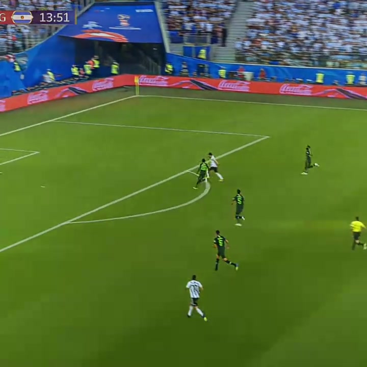 這就是藝術(shù)梅西世界上經(jīng)典的接化發(fā)屬于足球的勝利