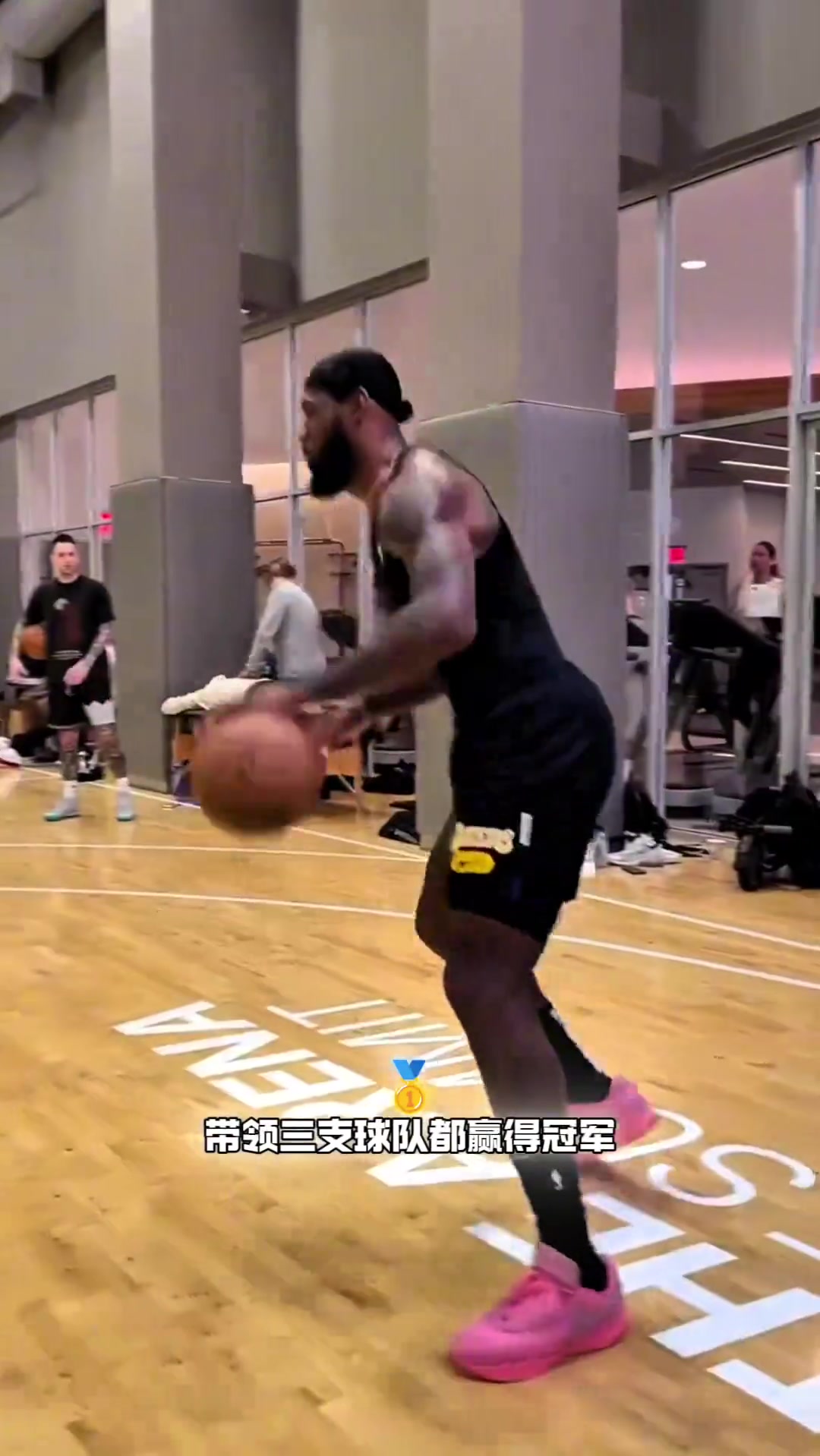 帶三隊奪冠楊毅詹姆斯雖沒有一人一城 但他走的是自己的路