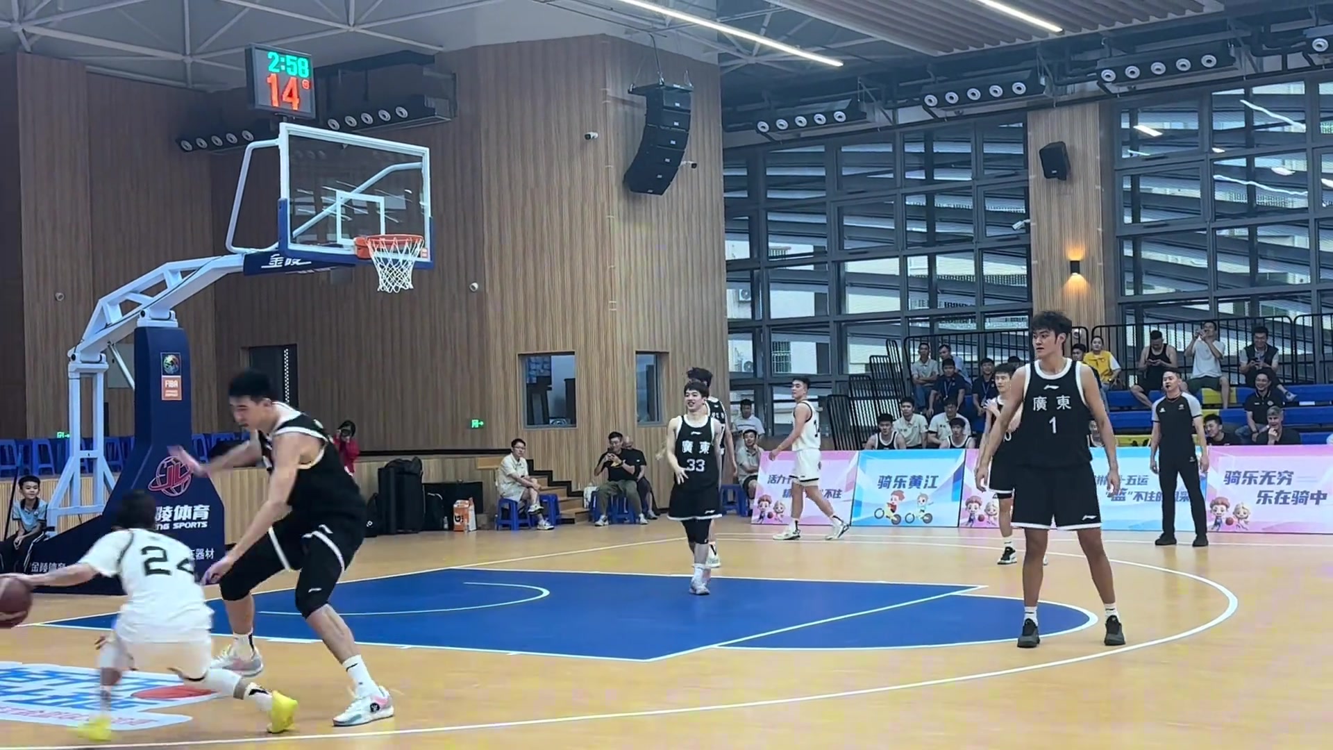 頂級中鋒對決徐杰單挑徐昕 騎馬射箭打板得分