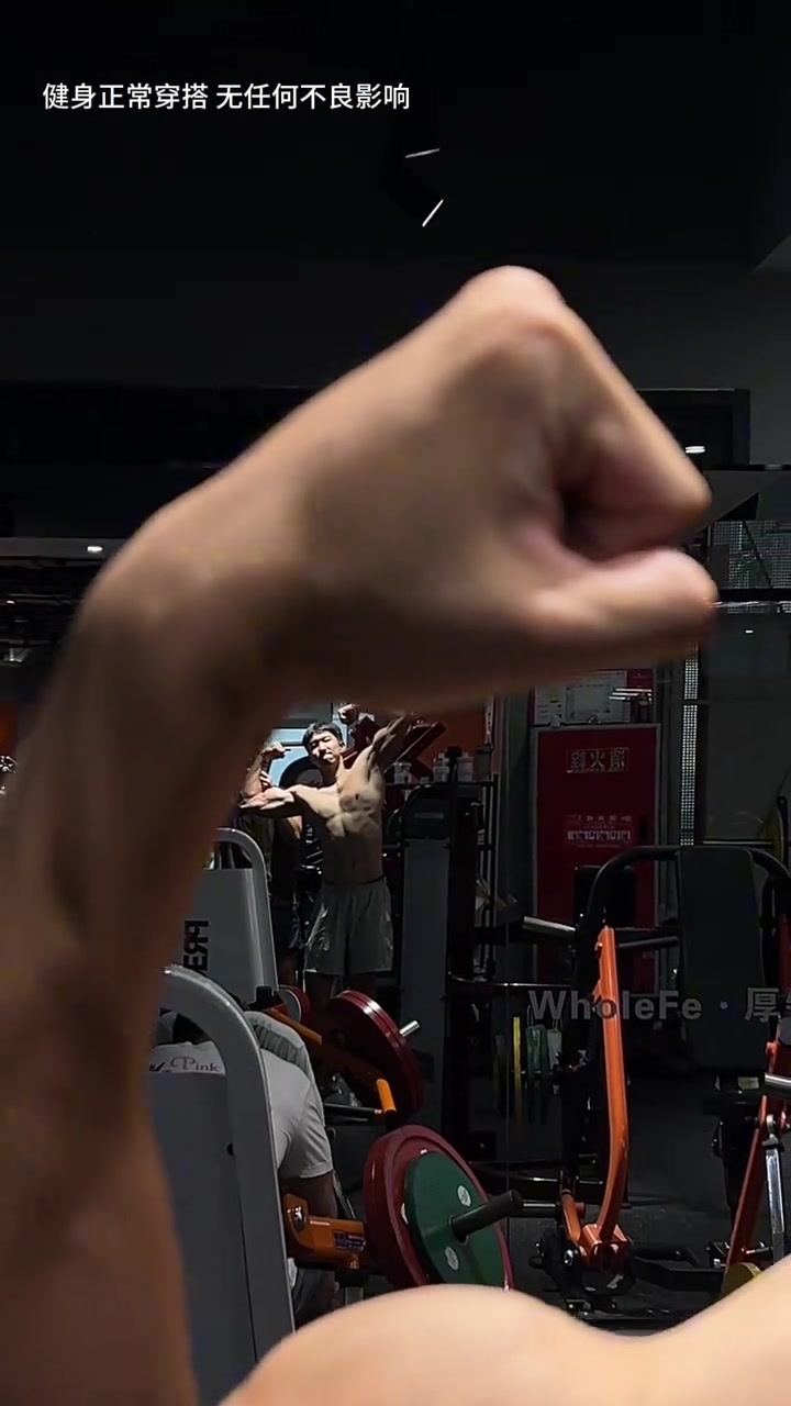 這個確實牛X啊曹巖練得這身肌肉真是極為炸裂