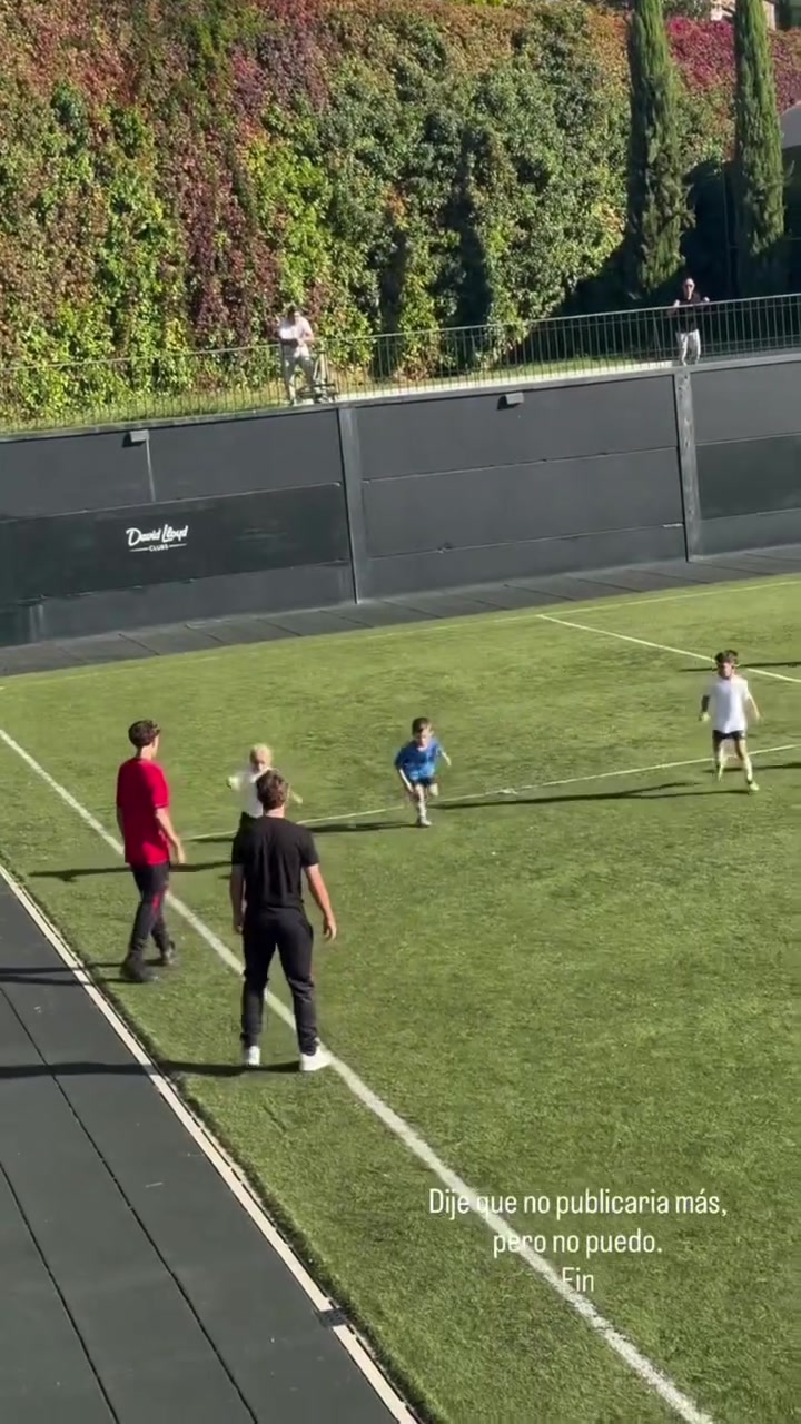 有幾分父親的影子來看看格里茲曼小兒子的足球?qū)嵙? title=