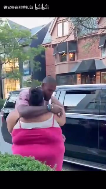 幸災(zāi)樂禍的追夢(mèng)名場面和女球迷一比詹姆斯追夢(mèng)都變小只了