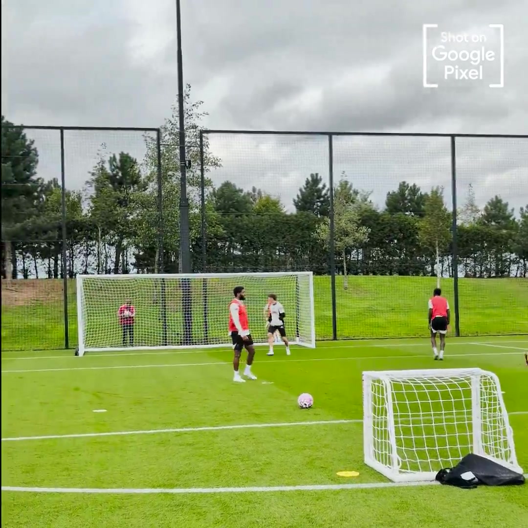 進(jìn)球如麻利物浦官方曬伊薩克訓(xùn)練場首訓(xùn)視頻