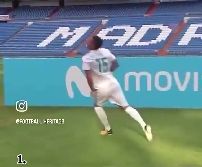 不敢恭維皇馬球迷曬出特奧加盟時(shí)顛球畫面有點(diǎn)辣眼睛