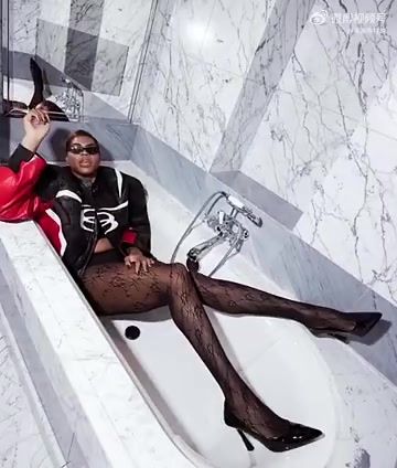 有點辣眼睛魔術(shù)師之子EJ醬最新黑絲高跟藝術(shù)照辣出新高度