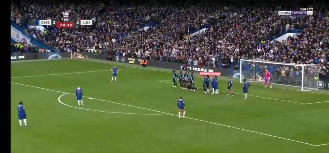 帕爾默只能看著斯特林離譜任意球讓解說(shuō)員直接繃不住了