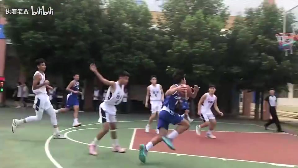 打個(gè)班賽一直擱那扣籃哥們你為了優(yōu)先擇偶權(quán)也是拼了啊