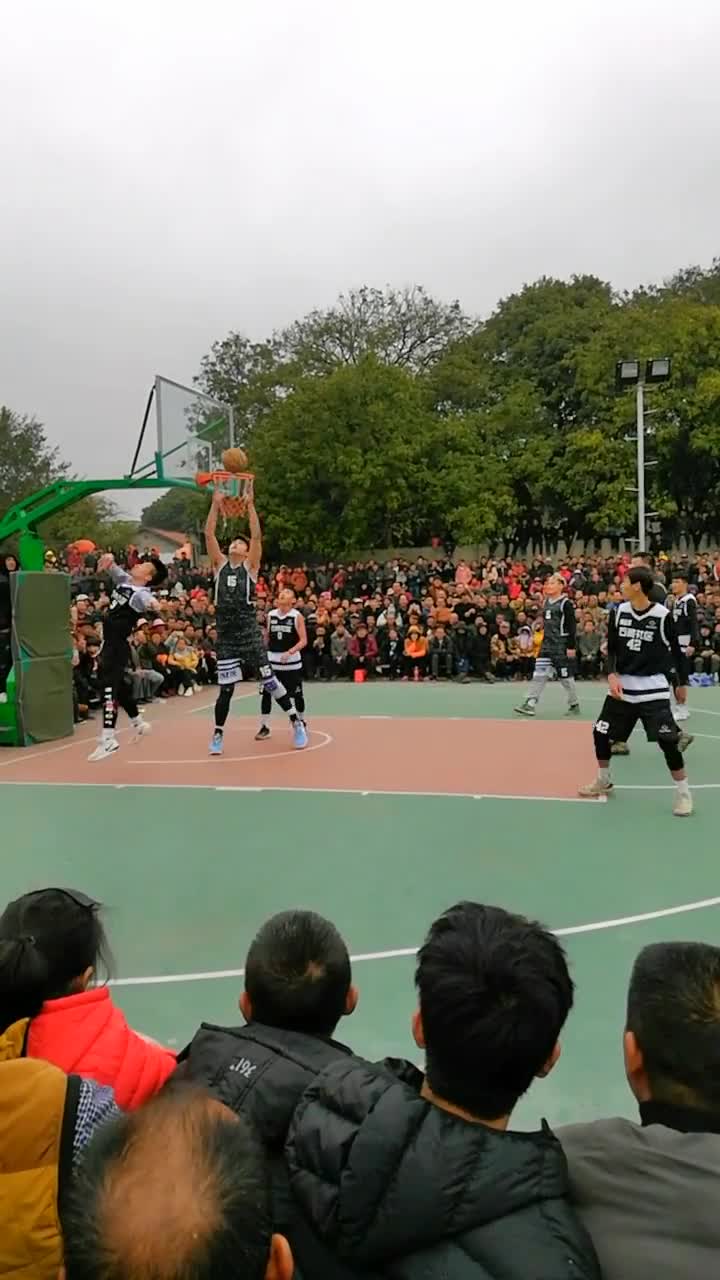 這還打啥呀這身高這體型來打野球那別人這還打個(gè)屁啊