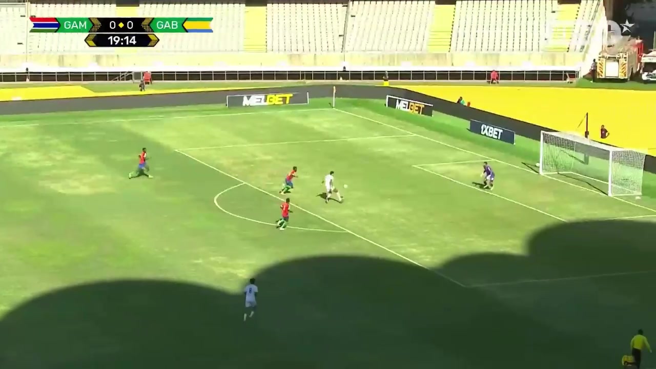 無敵36歲奧巴梅揚(yáng)上演瘋狂大四喜加蓬4-3保留直通世界杯希望