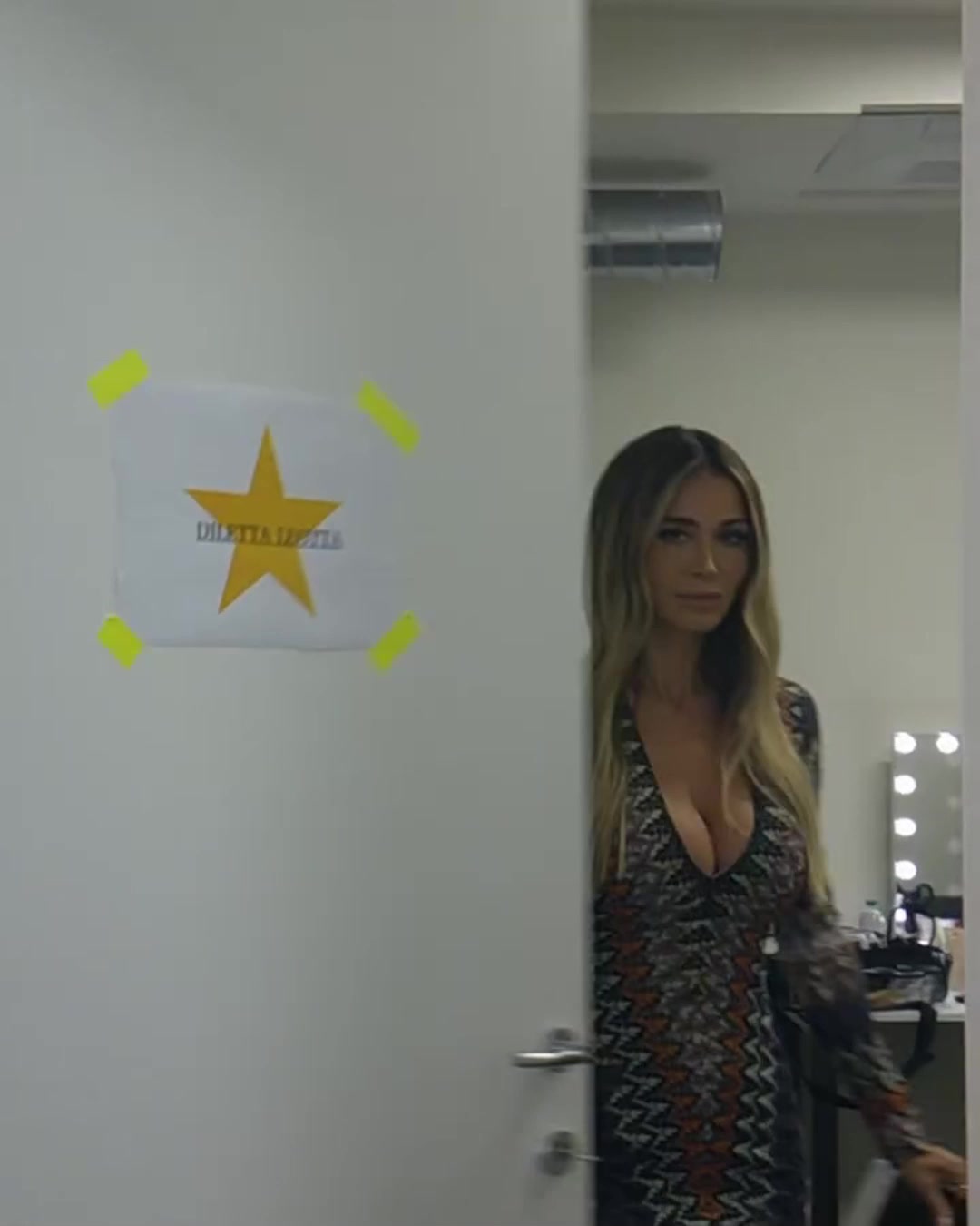 卡里烏斯嬌妻搭檔馬特里和維埃里一起解說意甲