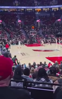 直接競爭對手楊瀚森夢幻腳步打進克林根在場邊單手指天慶祝