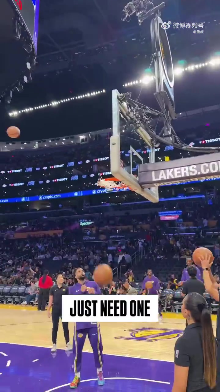 恢復(fù)得不錯(cuò)看來(lái)詹姆斯手癢沒(méi)忍住來(lái)了記三分