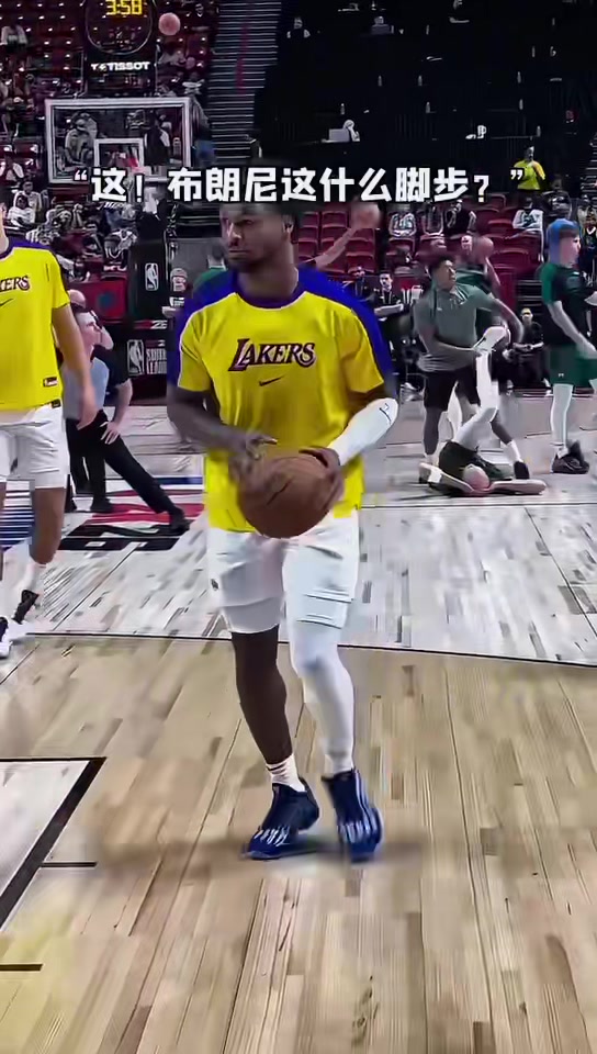 布朗尼這是在練習什么腳步看起來似乎走了很多步