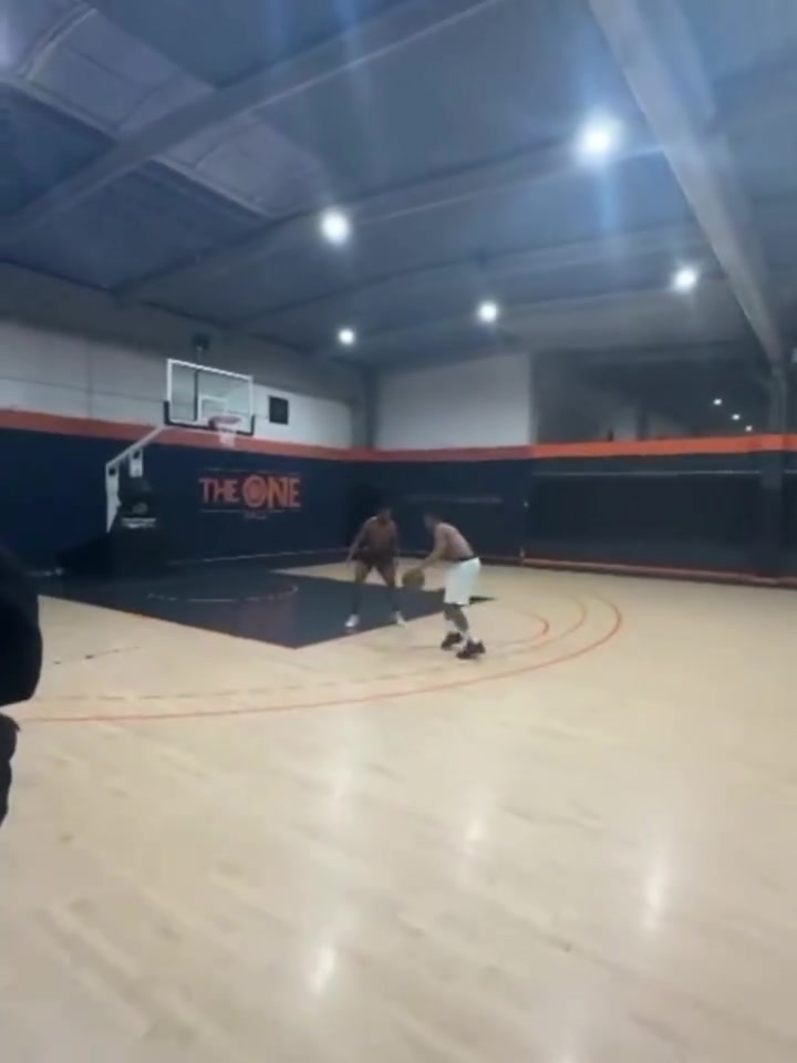 技術(shù)如何姆巴佩籃球1v1成功把球投進(jìn)