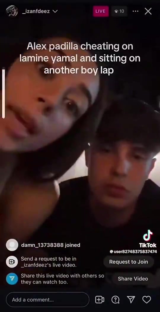 當(dāng)年就這么花直播時(shí)亞馬爾前女友坐在了陌生男子大腿上