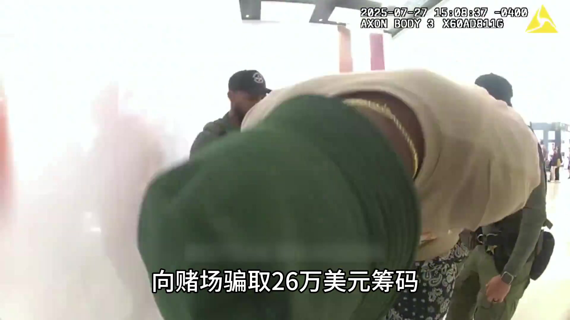 小莫里斯被捕過程曝光以防萬一警員給他戴了三副鐐銬